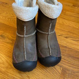 Keen pull on snow boots